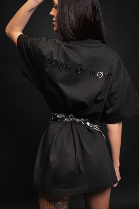 NØIRTEK „BORN ØF NOISE“ DRESS T-SHIRT